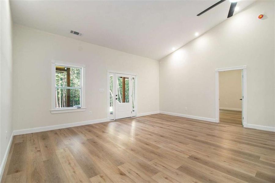 Spacious, unfurnished interior of a new home in , Temple (Image 20).
