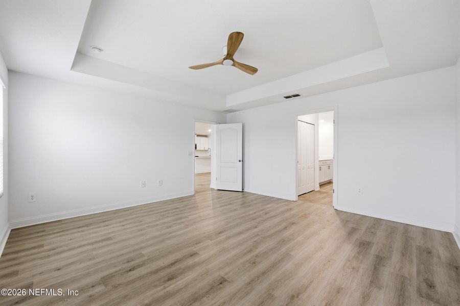 Spacious, unfurnished interior of a new home in Cross Creek, Green Cove Springs (Image 27).