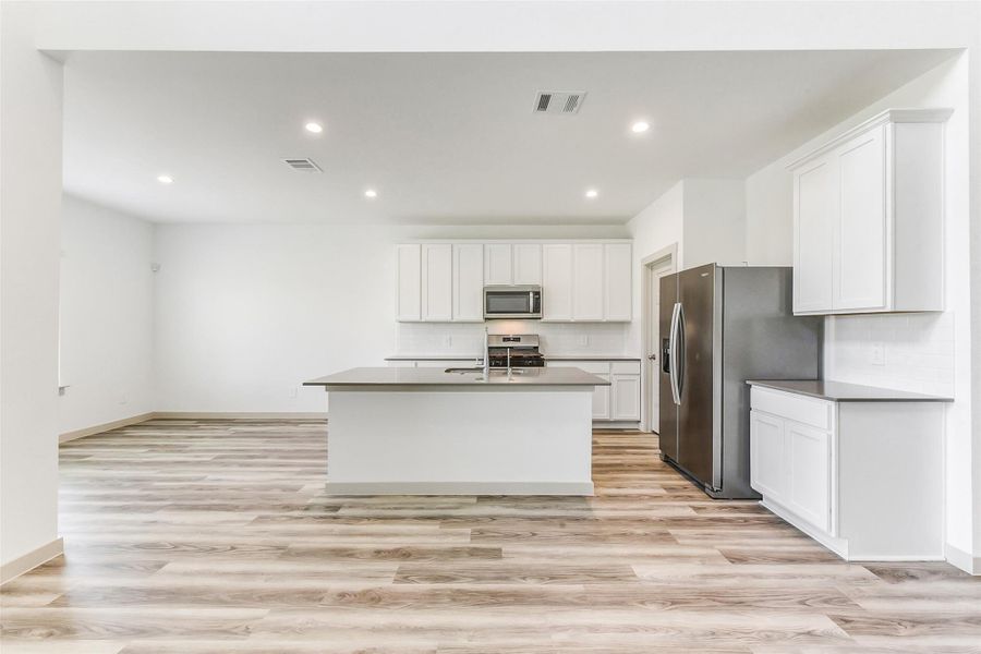 Spacious, unfurnished interior of a new home in , Missouri City (Image 12).