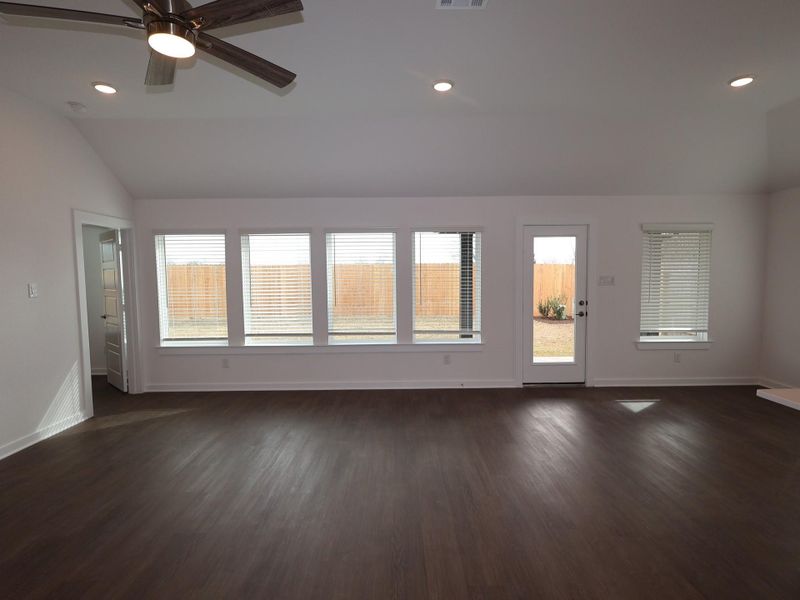 Spacious, unfurnished interior of a new home in Summerview, Fulshear (Image 32).