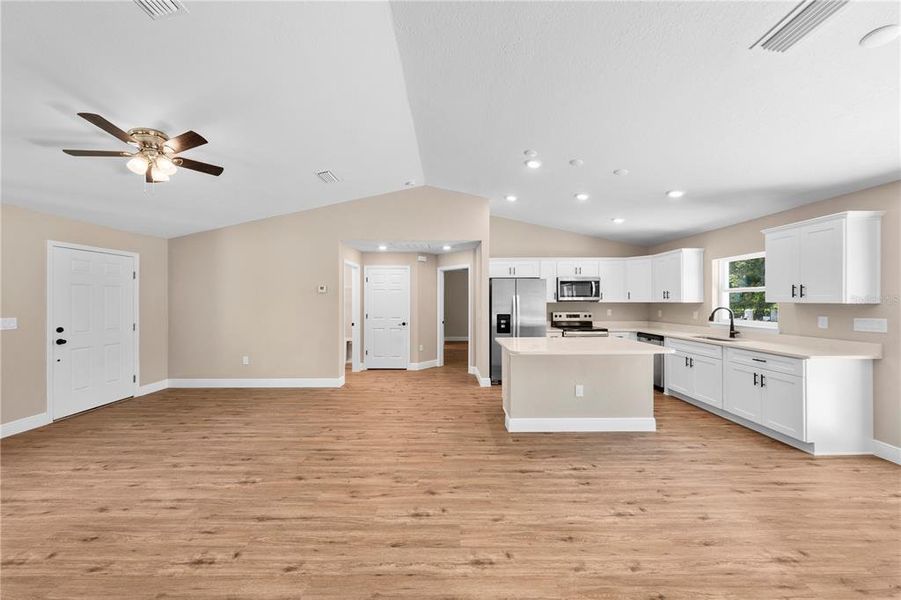 Spacious, unfurnished interior of a new home in , Ocala (Image 20).