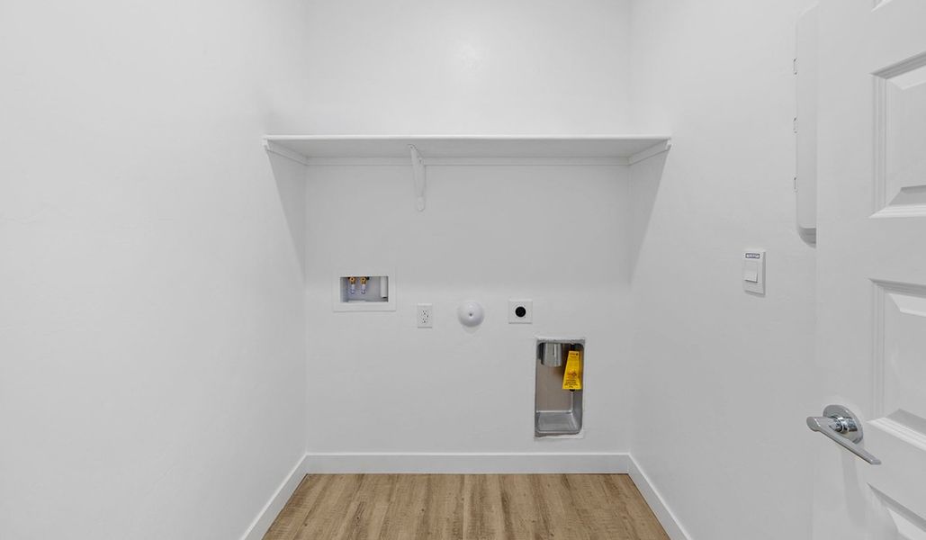 Spacious, unfurnished interior of a new home in Solterra, Green Valley (Image 31).