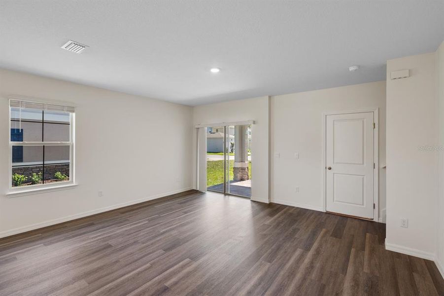 Spacious, unfurnished interior of a new home in Waterleigh, Winter Garden (Image 32).