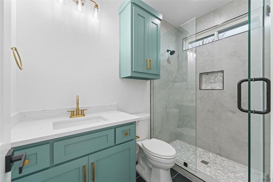 Furnished interior view inside a new home in , Corsicana (Image 9).
