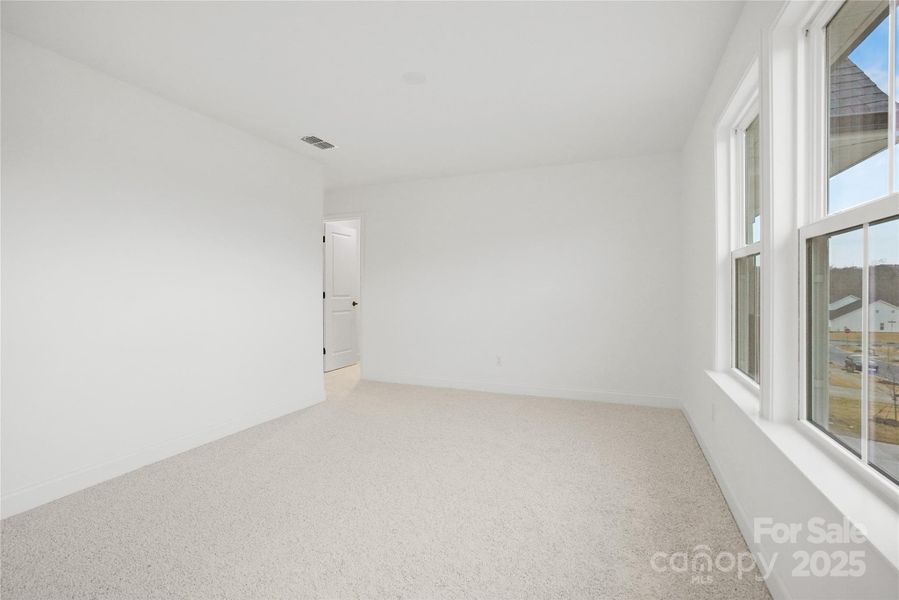 Spacious, unfurnished interior of a new home in Forest Creek, Waxhaw (Image 17).