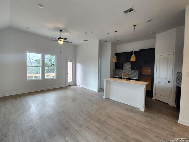 Spacious, unfurnished interior of a new home in Arcadia Ridge, San Antonio (Image 15).