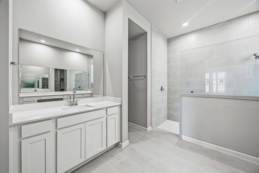 Furnished interior view inside a new home in Canterra Creek  60', Rosharon (Image 14).