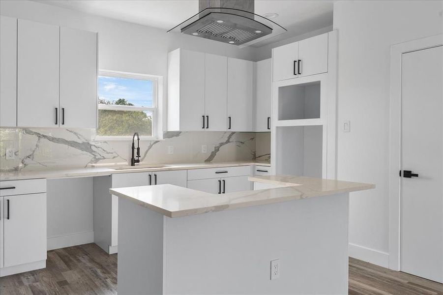 Furnished interior view inside a new home in , Dallas (Image 6).