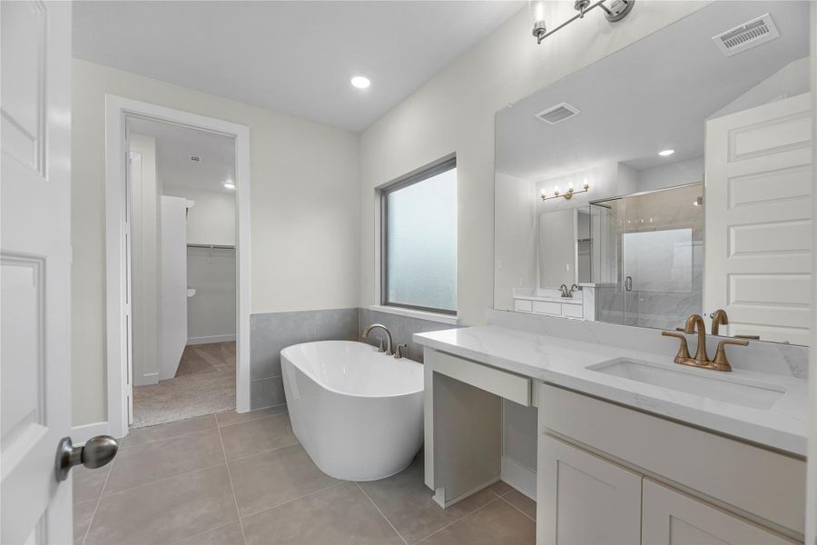 Furnished interior view inside a new home in Cross Creek West - 45', Fulshear (Image 7).