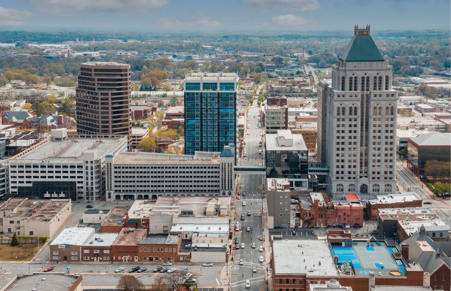 Condo located in Whitsett, NC showcasing its design and architecture (Image 4).