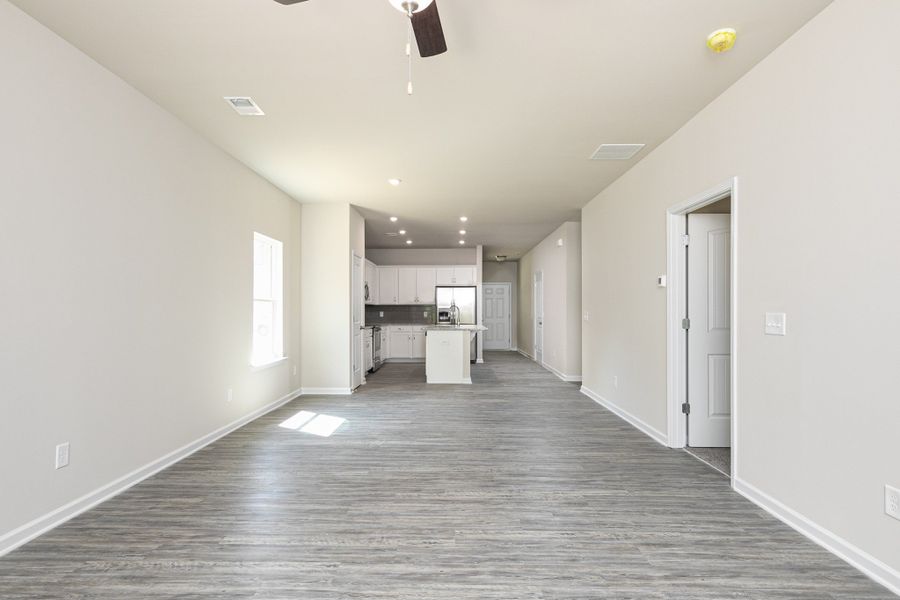 Spacious, unfurnished interior of a new home in Cantigny Park, Clarksville (Image 19).
