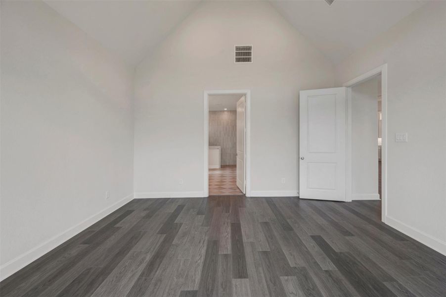 Spacious, unfurnished interior of a new home in The Highlands Encore - Harbor Collection, Porter (Image 16).