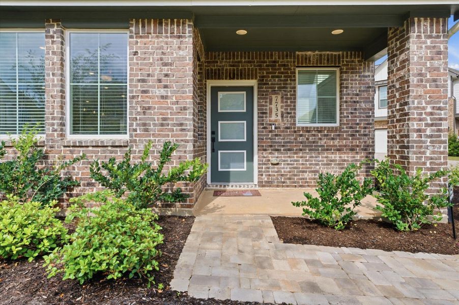 Exterior details and patio area of a home in , Katy (Image 3).