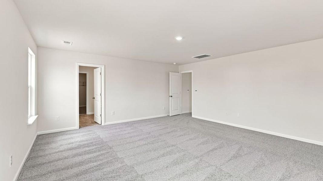 Spacious, unfurnished interior of a new home in Hunters Ridge, Woodruff (Image 38).