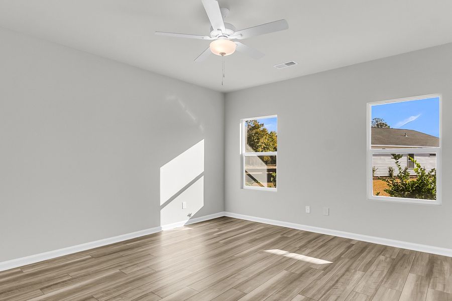 Spacious, unfurnished interior of a new home in Fairway Woods at Wyboo, Manning (Image 19).
