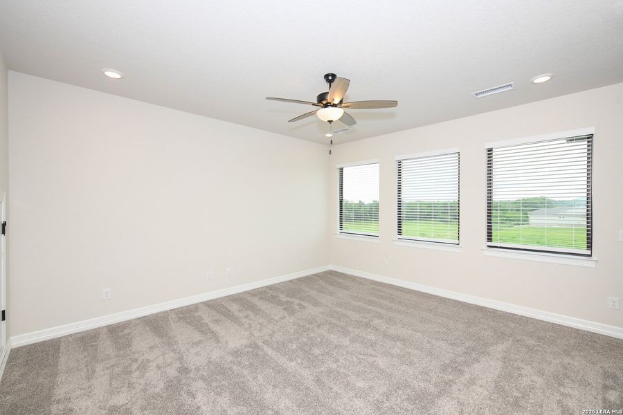 Spacious, unfurnished interior of a new home in Nolte Farms, Seguin (Image 26).