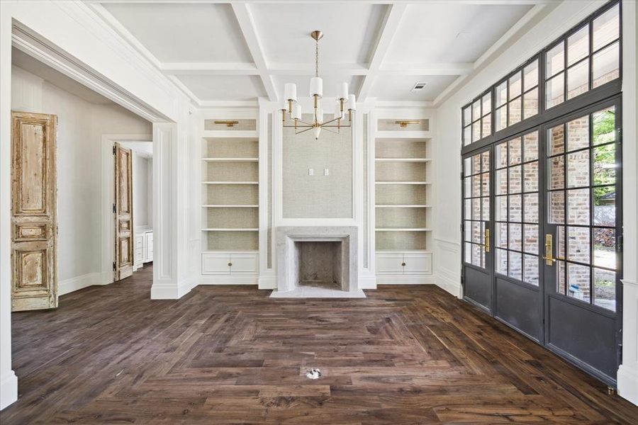 Front facing view of the seating area and fireplace in the primary bedroom.