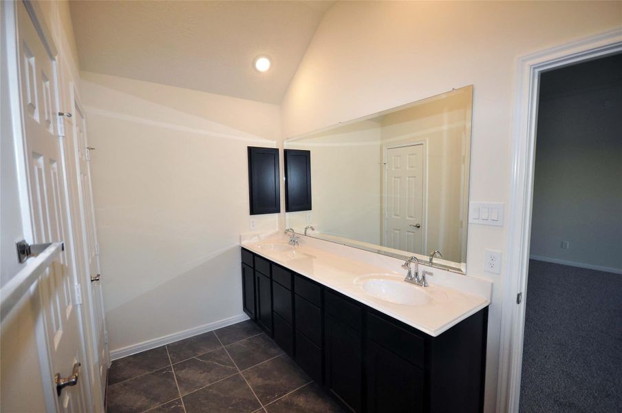 Furnished interior view inside a new home in Pedregal, League City (Image 7).