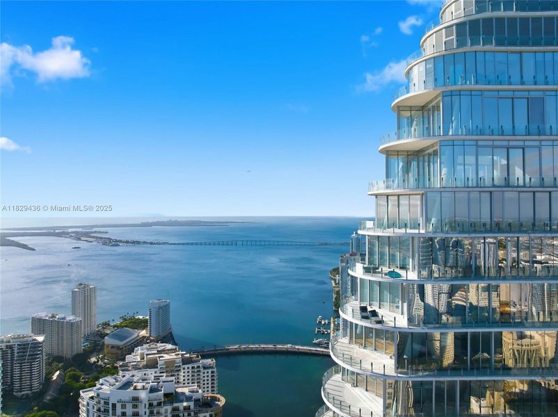 Condo located in Miami, FL showcasing its design and architecture (Image 3). Condo located in Miami, FL showcasing its design and architecture (Image 3).