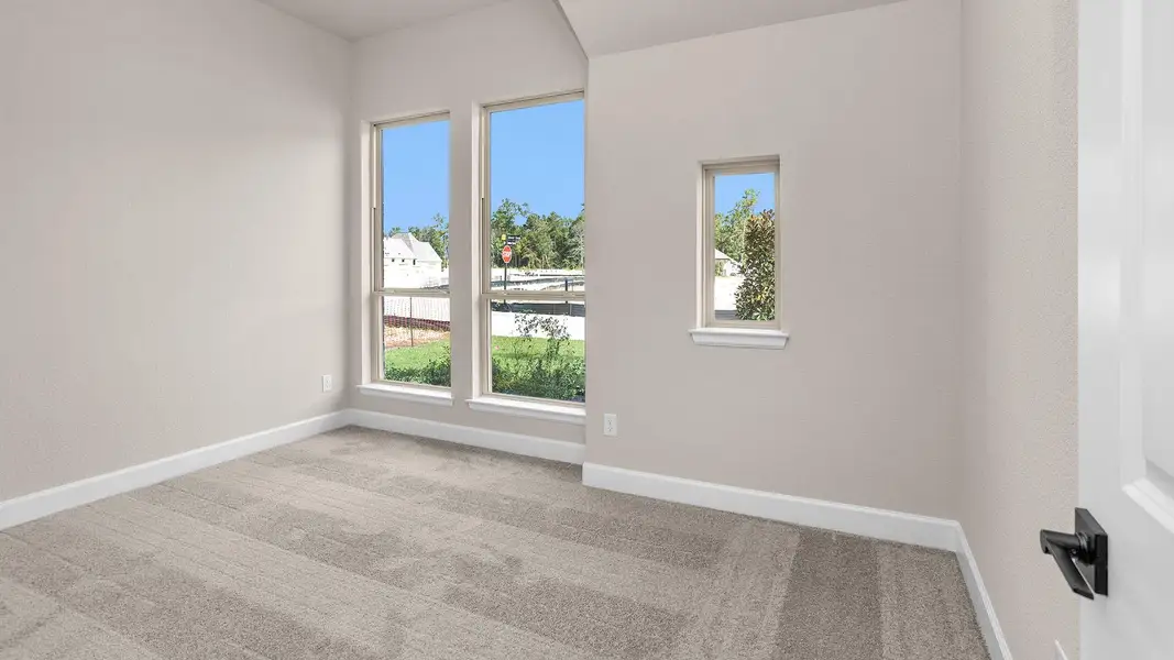 Spacious, unfurnished interior of a new home in Grand Central Park 50', Conroe (Image 9).