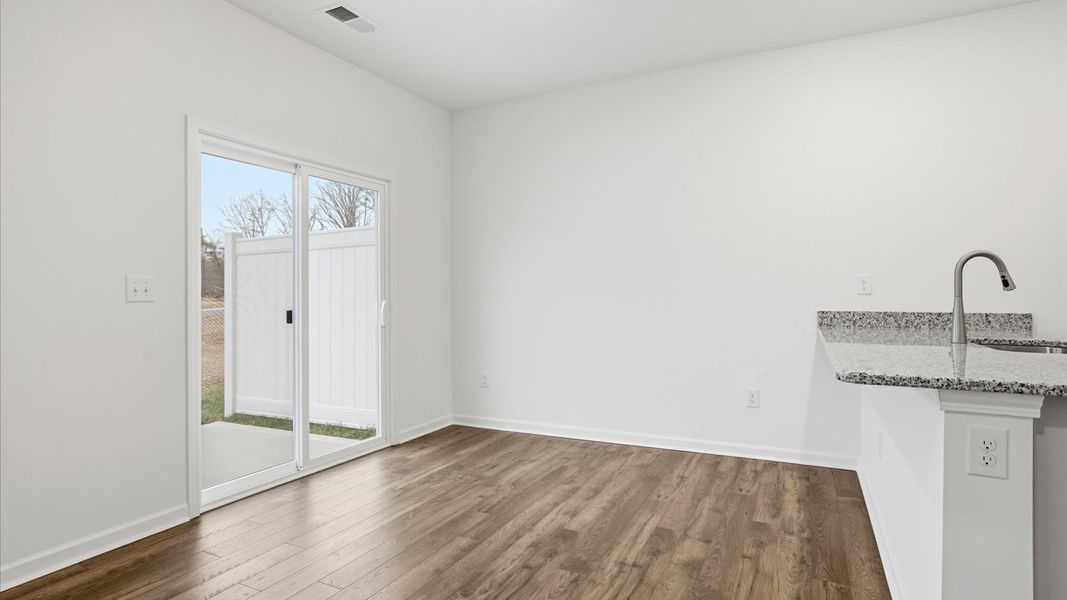 Spacious, unfurnished interior of a new home in Cherokee Crossing, Kodak (Image 11).