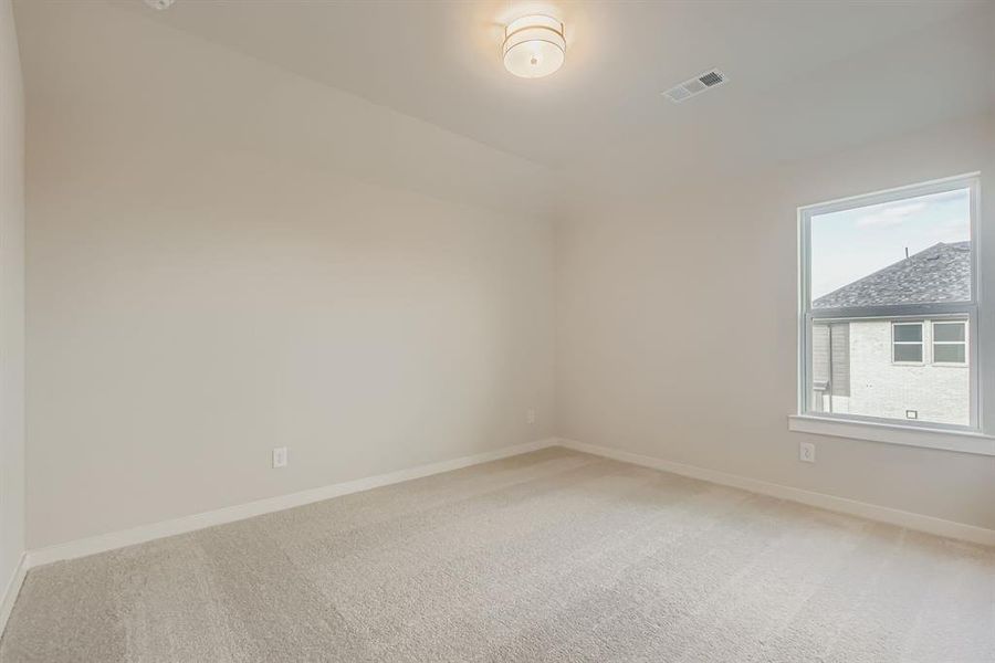 Spacious, unfurnished interior of a new home in Wildridge, Oak Point (Image 15).