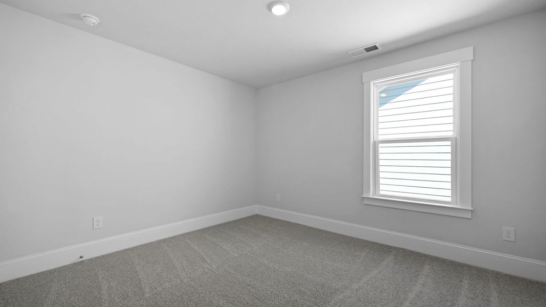 Spacious, unfurnished interior of a new home in Sheep Island, Summerville (Image 41).