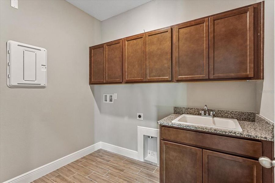 Furnished interior view inside a new home in , Winter Garden (Image 13).
