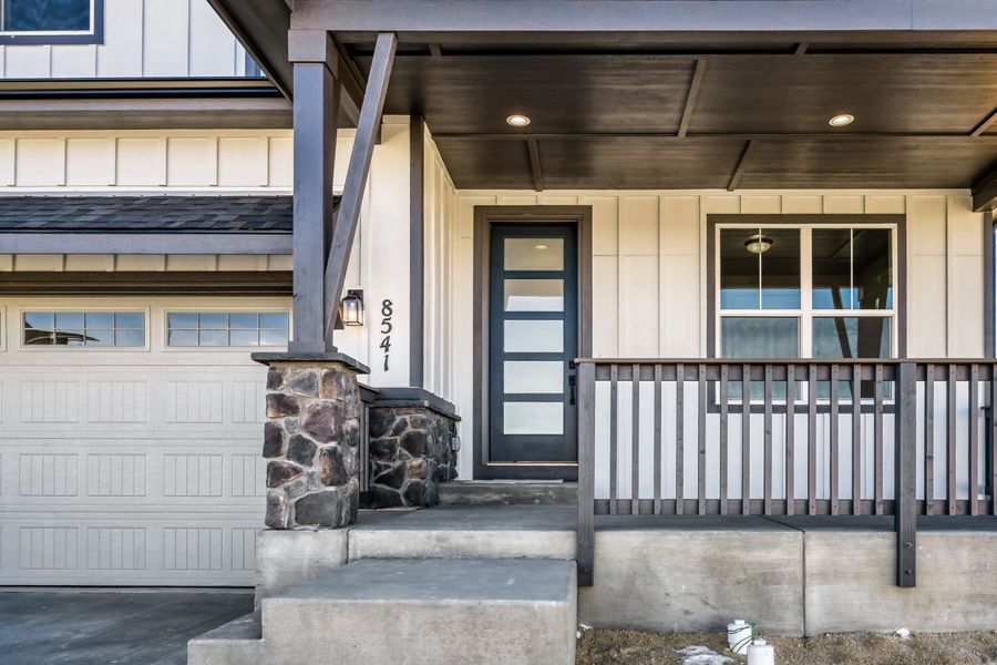 8541 Palo Alto - Front Entryway