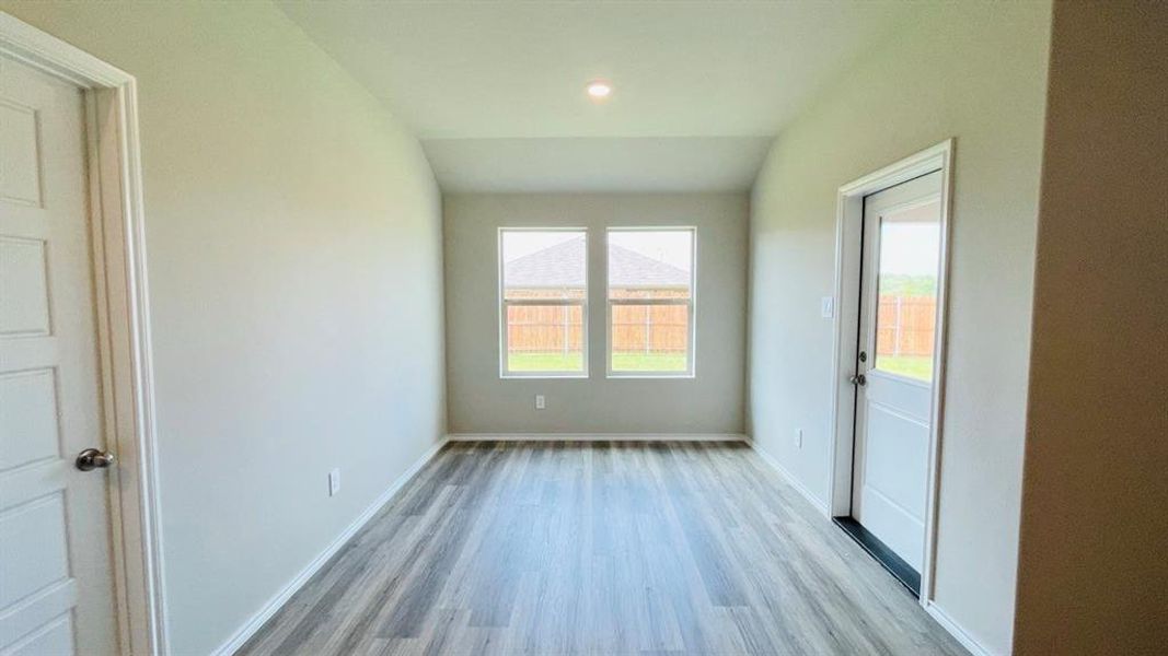 Spacious, unfurnished interior of a new home in Sunnycreek, Fort Worth (Image 13).