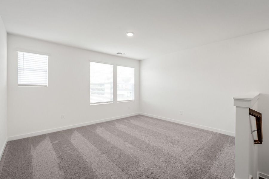 Spacious, unfurnished interior of a new home in Calista Farms, White House (Image 39).