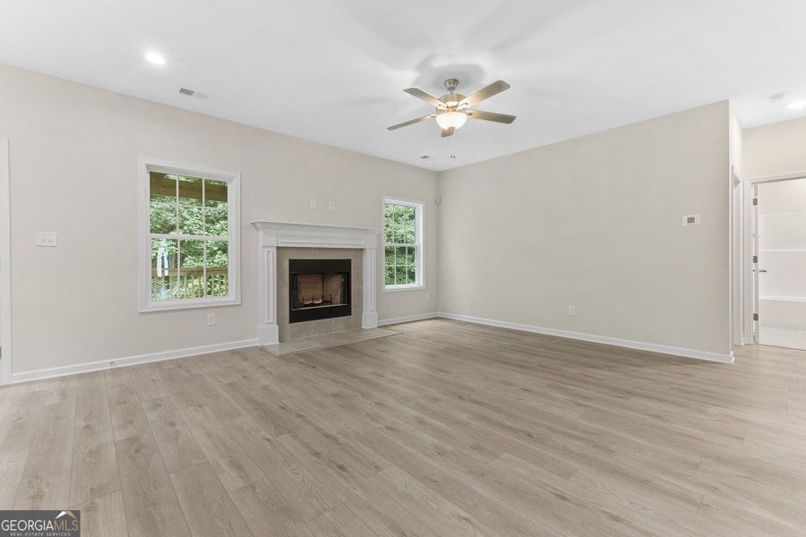 Spacious, unfurnished interior of a new home in Juliette Crossing, Forsyth (Image 92).