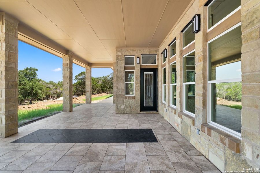 Exterior details and patio area of a home in , Canyon Lake (Image 3).