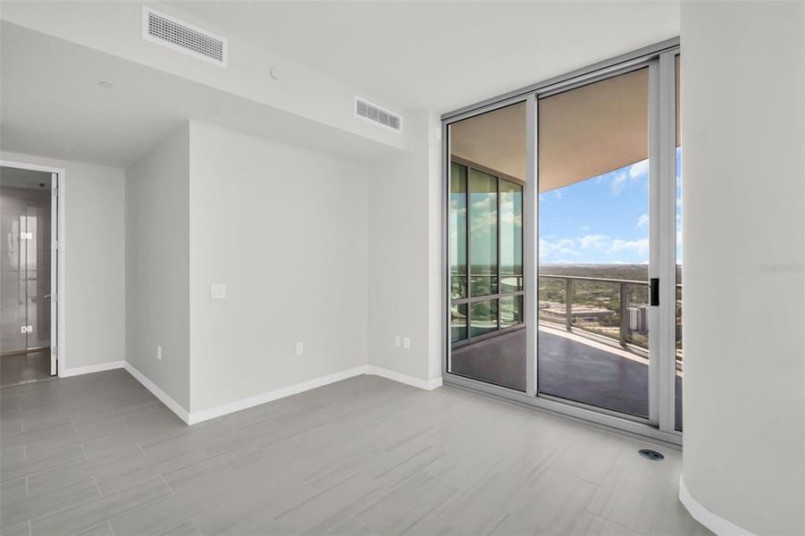 Spacious, unfurnished interior of a new home in , St. Petersburg (Image 66).