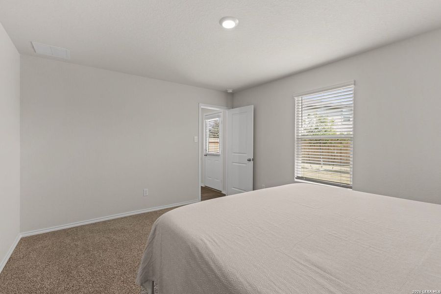 Spacious, unfurnished interior of a new home in Redbird Ranch, San Antonio (Image 16).