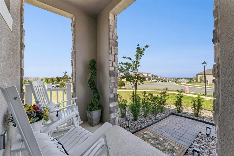 Exterior details and patio area of a home in Hills of Minneola, Minneola (Image 4).
