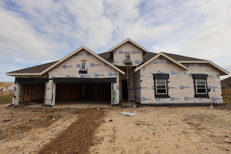One story home with 4 beds, 2.5 baths, and 4 car tandem garage