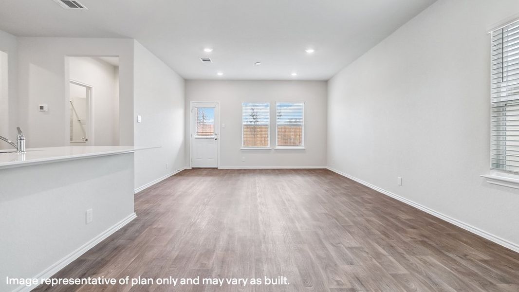 Spacious, unfurnished interior of a new home in Blue Ridge Ranch, San Antonio (Image 17).