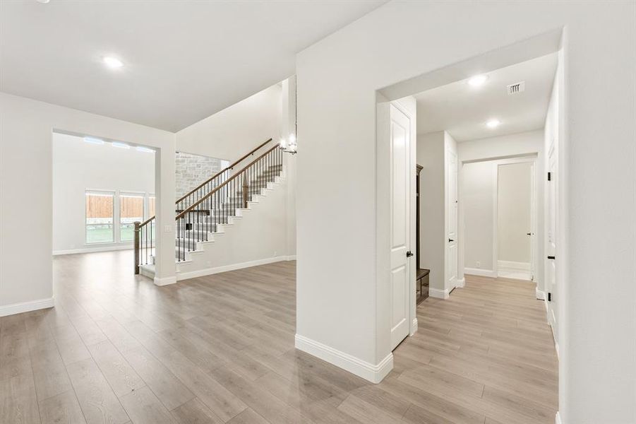 Spacious, unfurnished interior of a new home in Timberbrook, Justin (Image 29). Spacious, unfurnished interior of a new home in Timberbrook, Justin (Image 29).