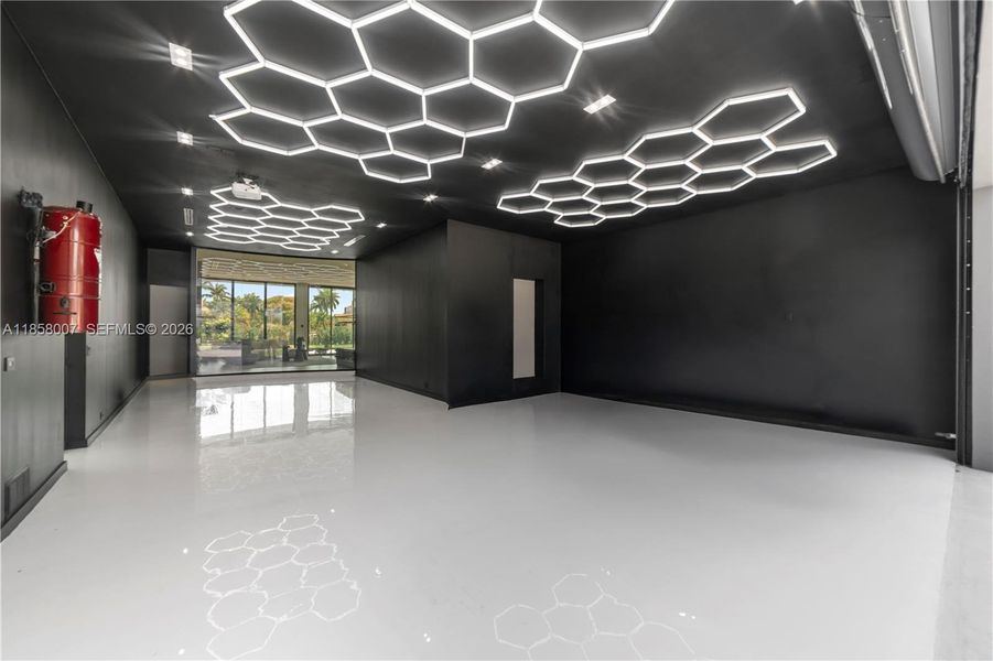 979 Sq Ft garage 979 Sq Ft garage