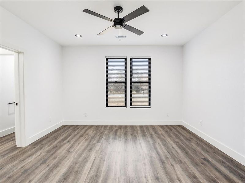 Spacious, unfurnished interior of a new home in , Bells (Image 32).