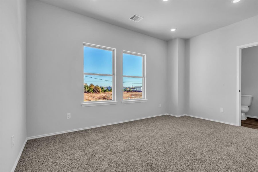 Spacious, unfurnished interior of a new home in , Cleveland (Image 28).