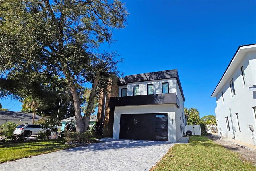Front exterior of a new home in , Sarasota, FL, highlighting curb appeal (Image 28).
