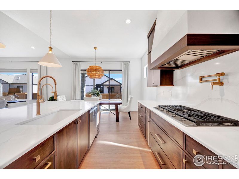 Great kitchen with gas stove & large kitchen sink