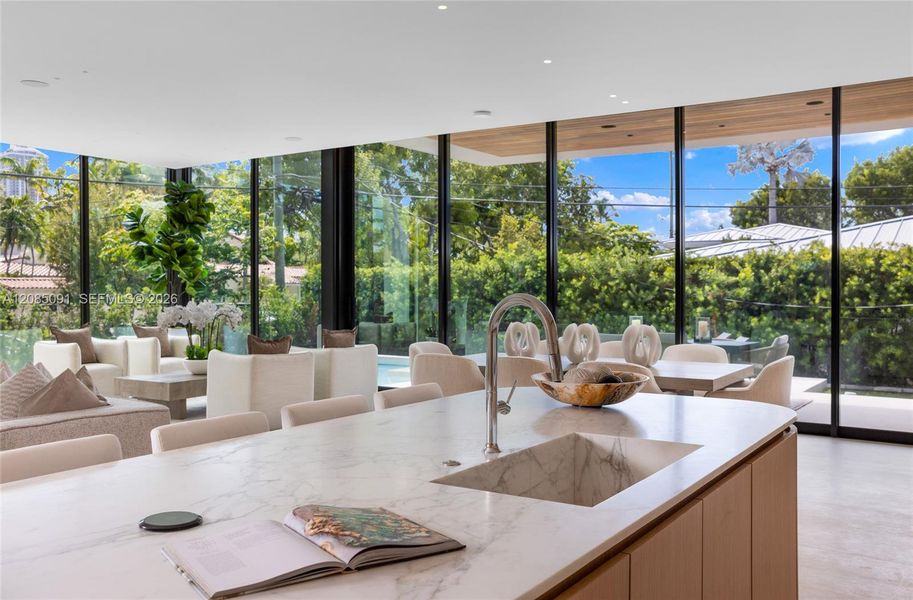 Community amenities in , Miami Beach (Image 56).