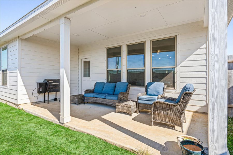 Exterior details and patio area of a home in , Texas City (Image 24).
