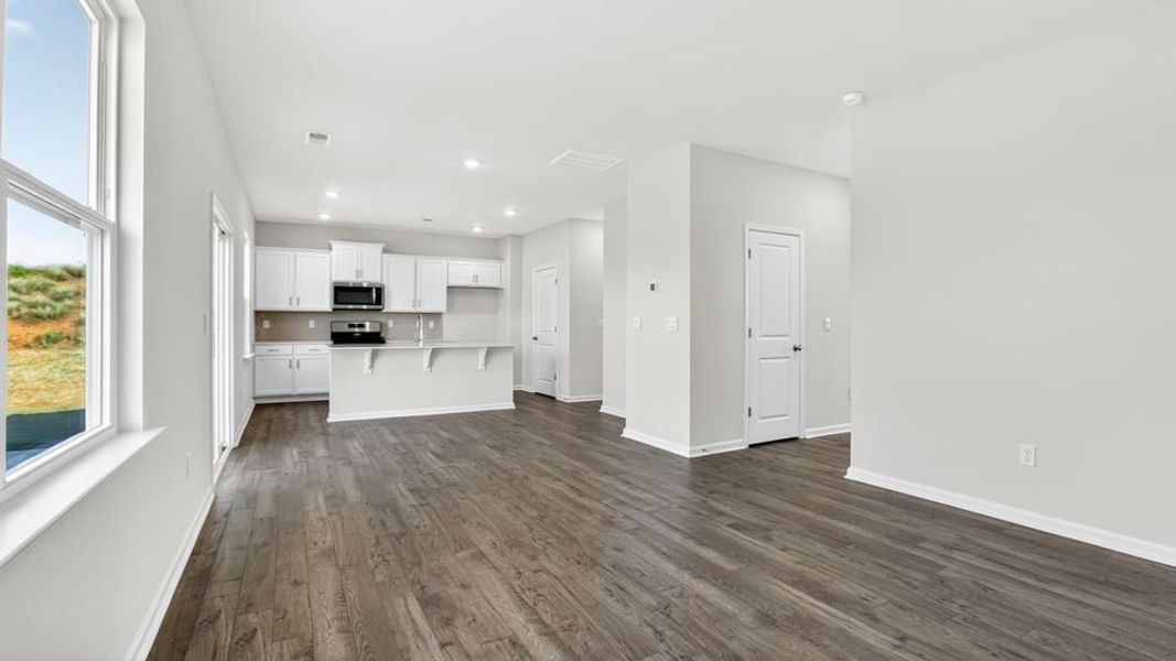 Spacious, unfurnished interior of a new home in Sage Grove, Lyman (Image 19).