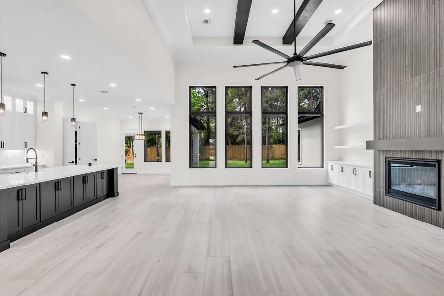 Spacious, unfurnished interior of a new home in , Tomball (Image 22).