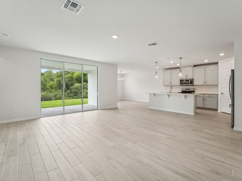 Spacious, unfurnished interior of a new home in The Grove at Stuart Crossing - Signature Series, Bartow (Image 9).