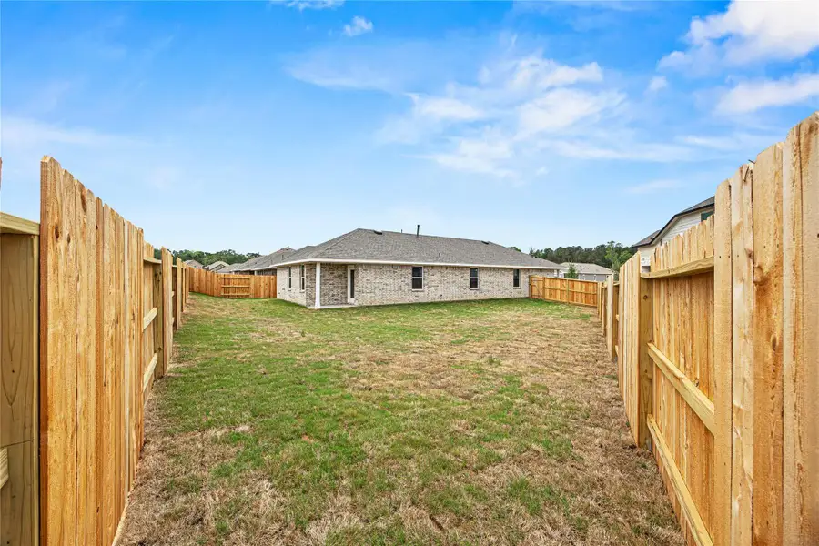 *Representative photo. Colors and features may differ* *Representative photo. Colors and features may differ*